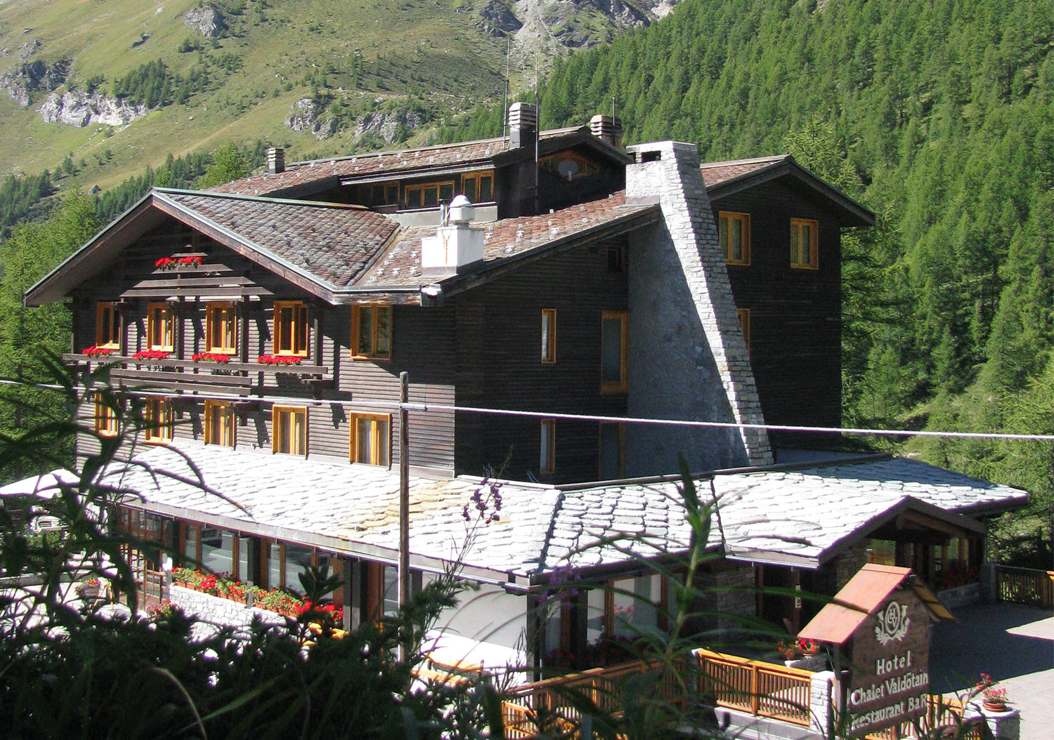 1 Chalet Valdotain Esterna estiva dal lago blu